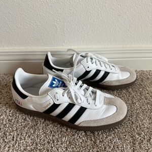 Women’s like new white Adidas Sambas